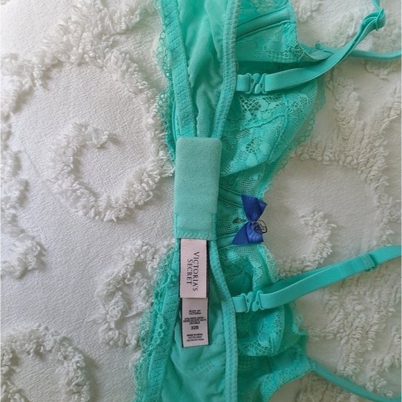 Victoria's Secret Body unlined lace demi bra 32 B - Picture 9 of 9